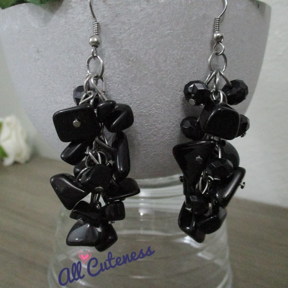 🎀 Dangling Earrings